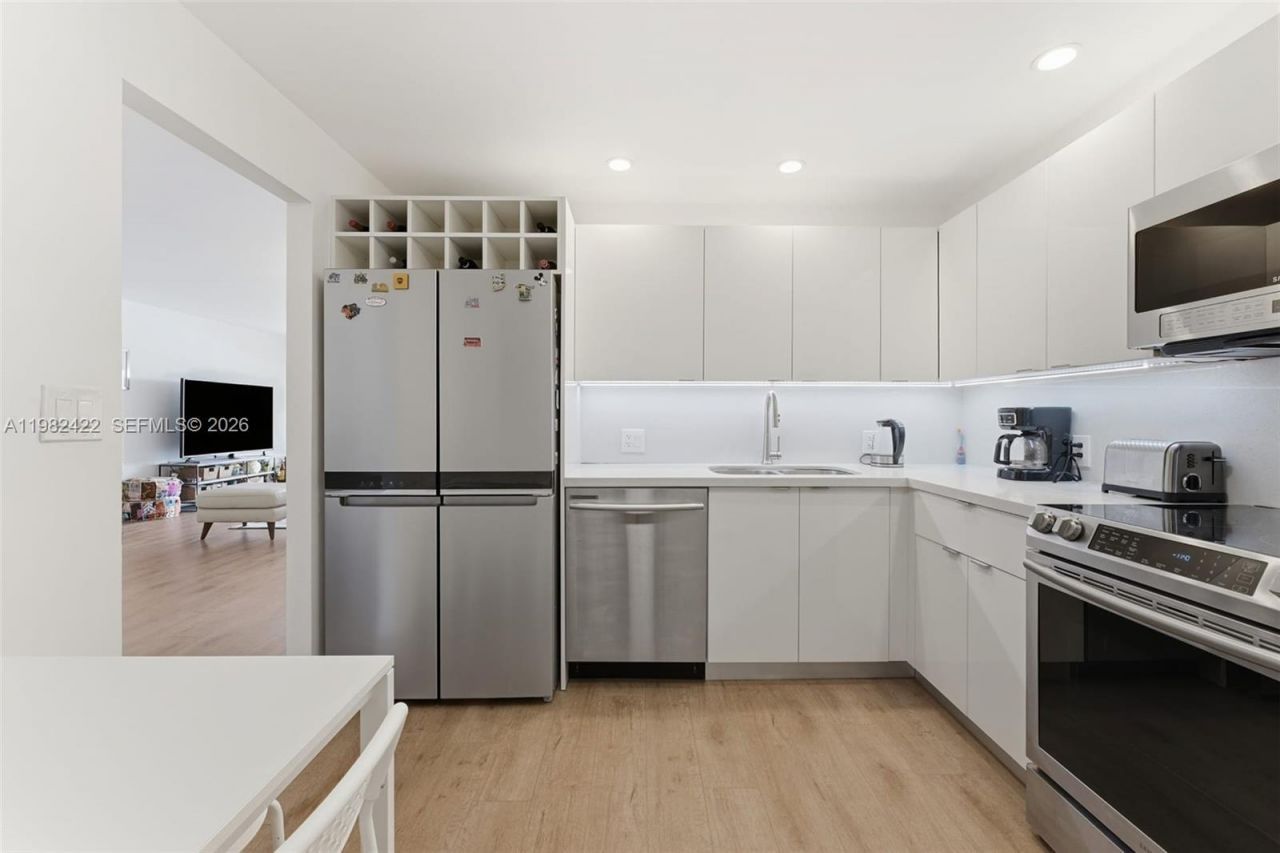 575 Crandon Blvd , Unit 707, Key Biscayne, FL 33149 Photo