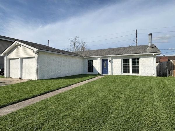 2536 EASTVIEW Drive , Harvey, LA 70058