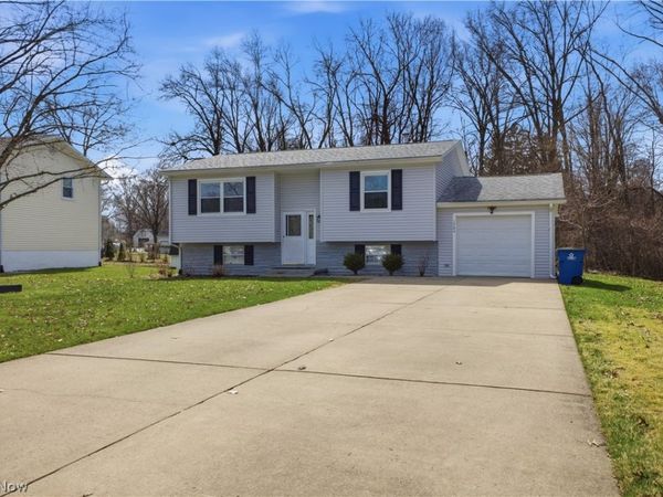 1764 Dumont Drive , Mineral Ridge, OH 44440