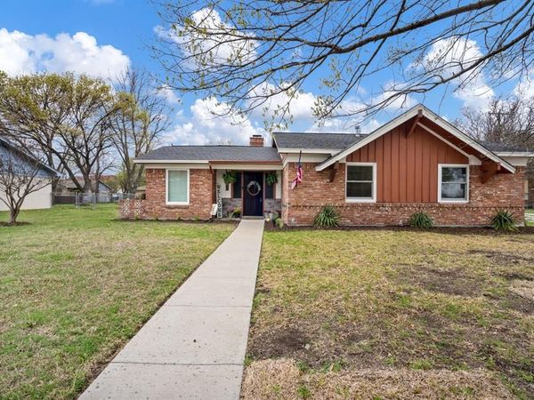 107 High School Drive, Waxahachie, TX 75165