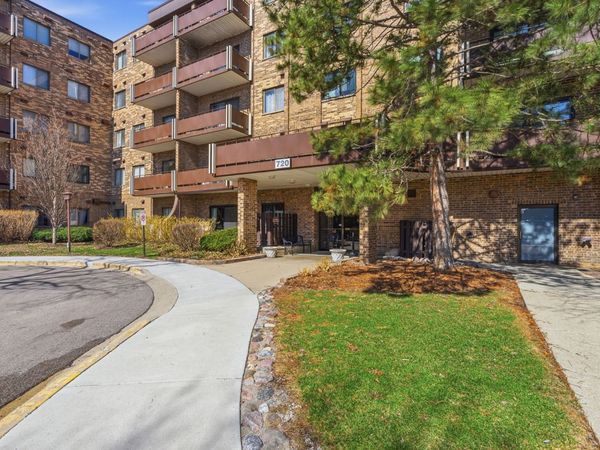 720 Wellington Avenue , Unit 405, Elk Grove Village, IL 60007