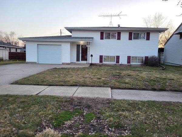 9420 Saric Drive, Highland, IN 46322