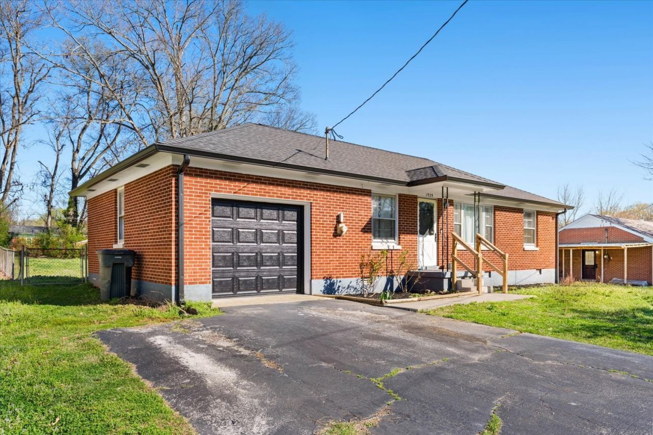 1929 Woodmont Dr, Columbia, TN 38401 Main Photo