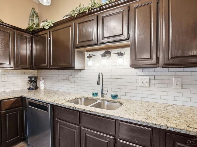 6042 Cinnamon Tree Court, Clayton, OH 45322 Photo 12