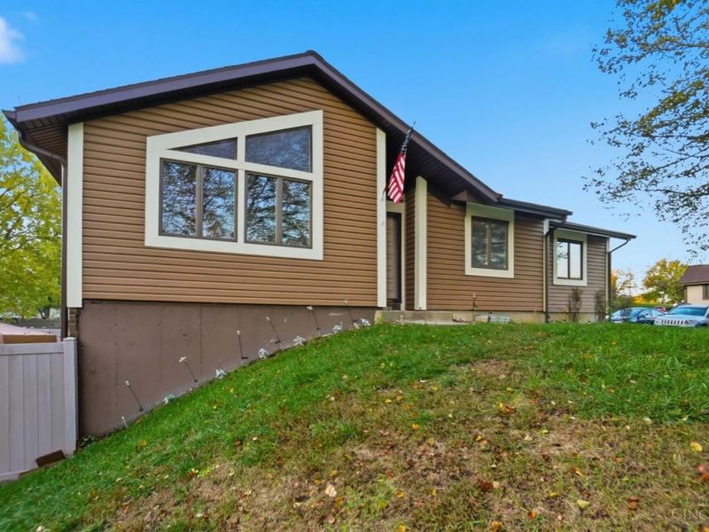 6042 Cinnamon Tree Court, Clayton, OH 45322 Photo 4