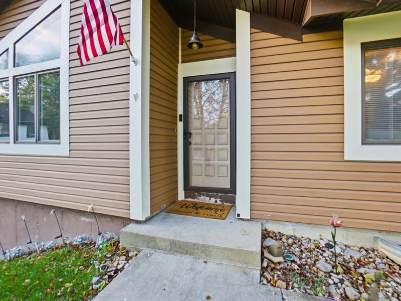 6042 Cinnamon Tree Court, Clayton, OH 45322 Photo 5