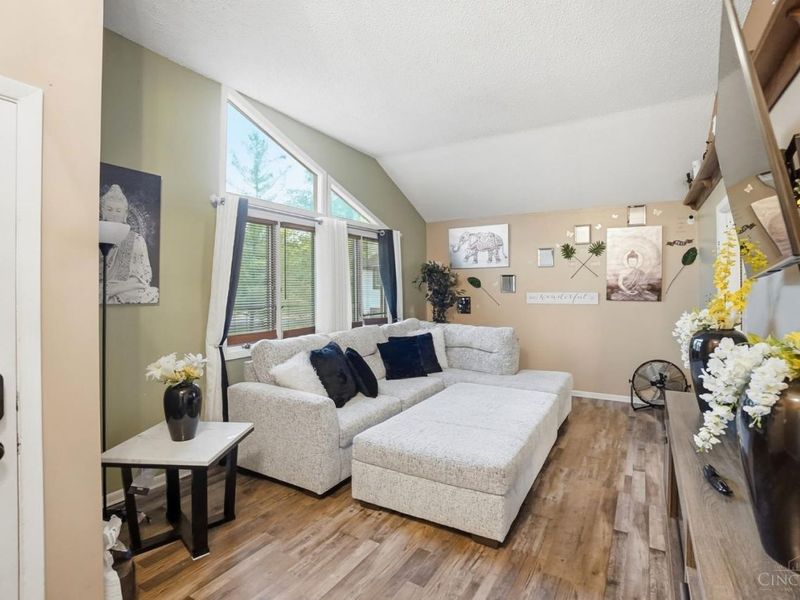 6042 Cinnamon Tree Court, Clayton, OH 45322 Photo 7