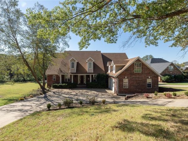 2865 N Dorchester Drive , Fayetteville, AR 72703
