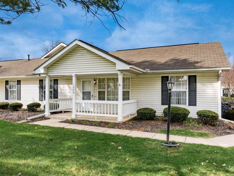 1206 Hillview Circle E, Newark, OH 43055 Photo 1