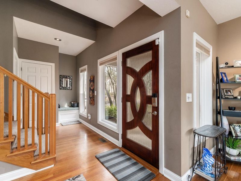 586 Pinegrove Place, Columbus, OH 43230 Photo 4