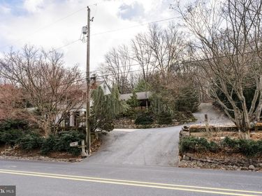 130 RESH ROAD, REINHOLDS, PA 17569