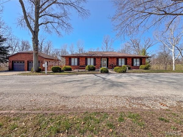 513 Wedgewood Lane , Columbia, IL 62236