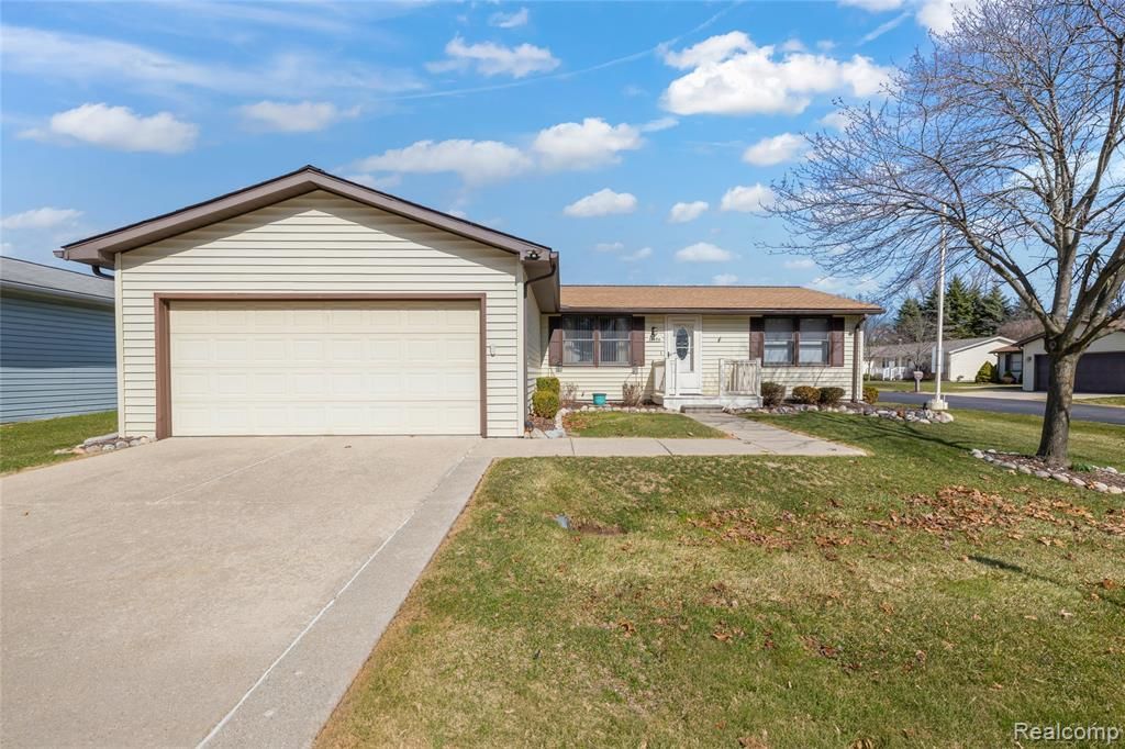 38454 Deer Creek Boulevard, Westland, MI 48185 Main Photo