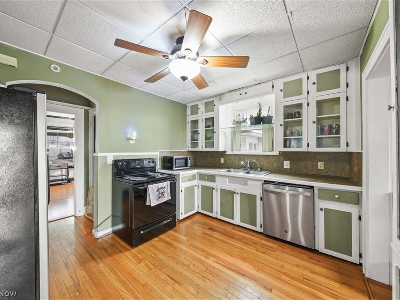 352 Bellflower Avenue NW, Canton, OH 44708 Photo 3