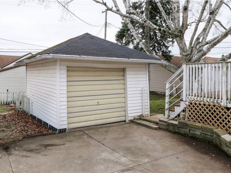 352 Bellflower Avenue NW, Canton, OH 44708 Photo 4