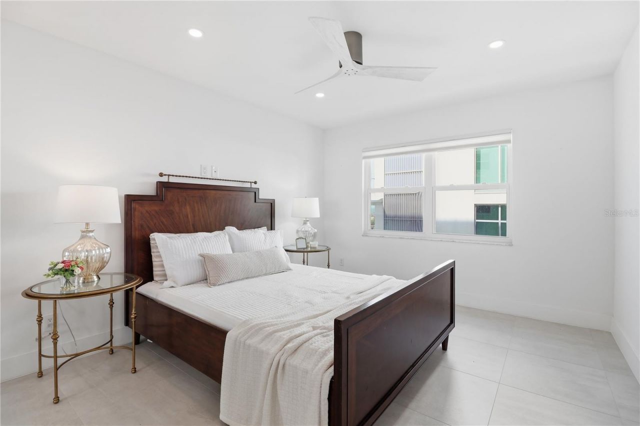 226 Golden Gate Point, Unit 34, Sarasota, FL 34236 Photo