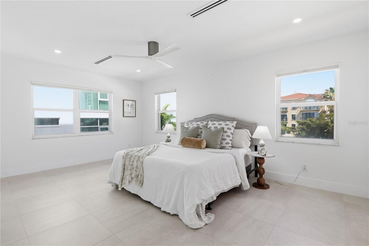 226 Golden Gate Point, Unit 34, Sarasota, FL 34236 Photo