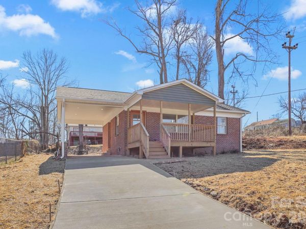 2991 1st Avenue Place NW, Hickory, NC 28601