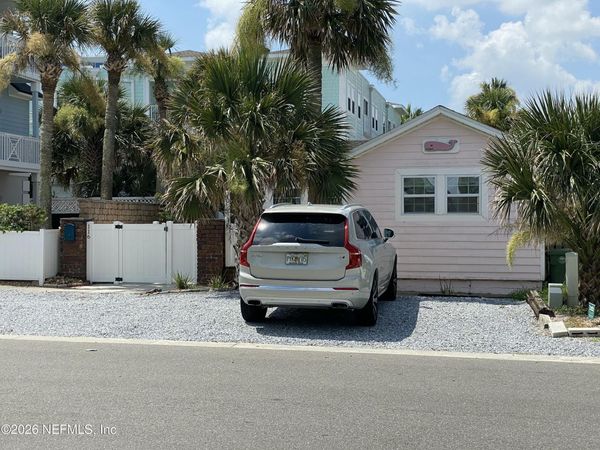 118 8TH Street N, Jacksonville Beach, FL 32250
