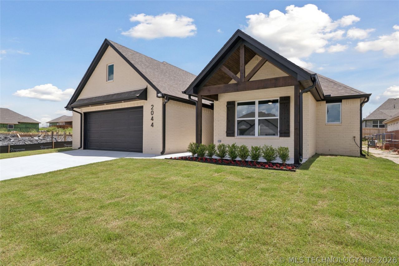 2044 E 129th Place S, Jenks, OK 74037 Main Photo