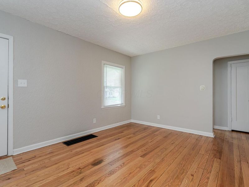 816 E Melrose Avenue , Columbus, OH 43224 Photo 4