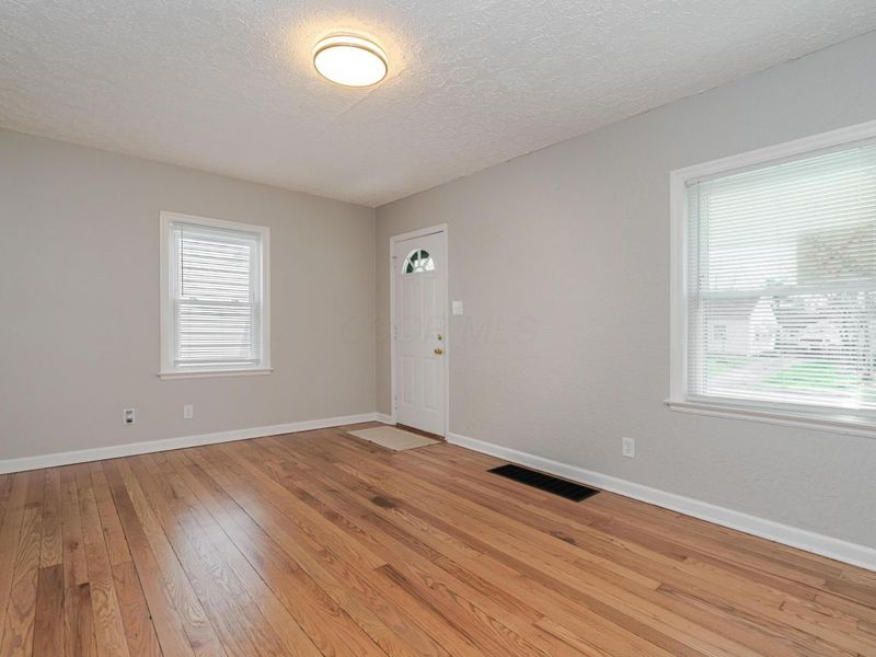 816 E Melrose Avenue , Columbus, OH 43224 Photo 5