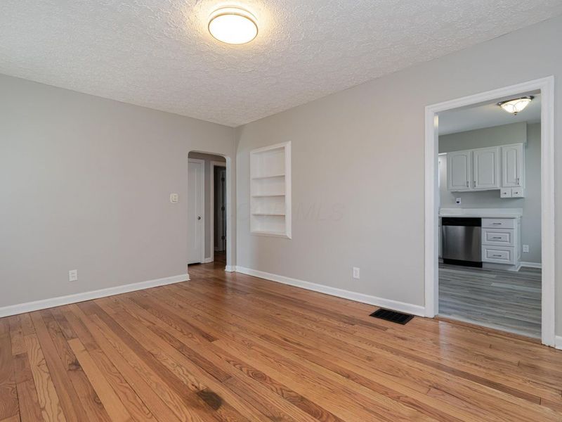 816 E Melrose Avenue , Columbus, OH 43224 Photo 6