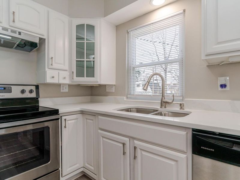 816 E Melrose Avenue , Columbus, OH 43224 Photo 9