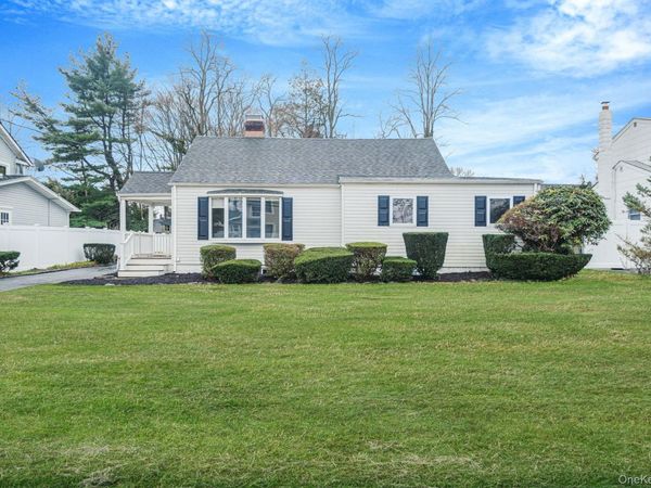 8 Florence Court, Huntington Station, NY 11746