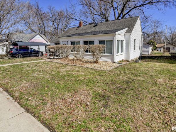 316 N PUTNAM Street, Moweaqua, IL 62550