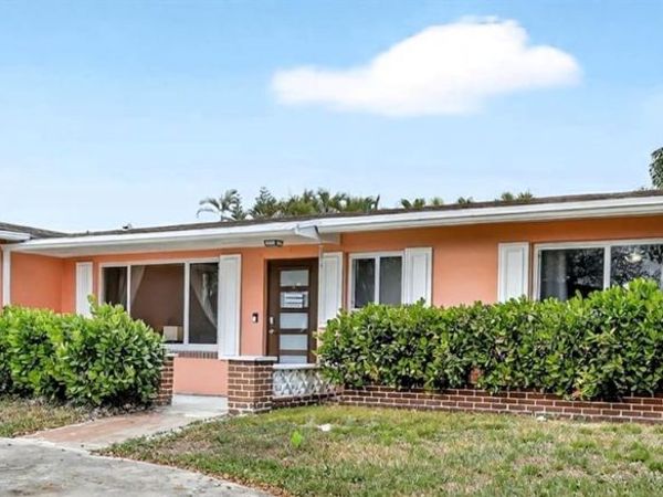 11501 NW 15th St , Pembroke Pines, FL 33026