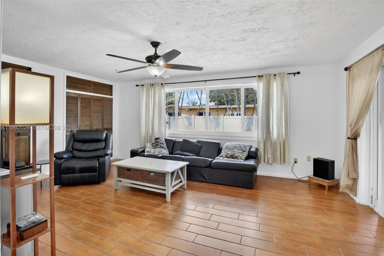 11501 NW 15th St , Pembroke Pines, FL 33026 Photo