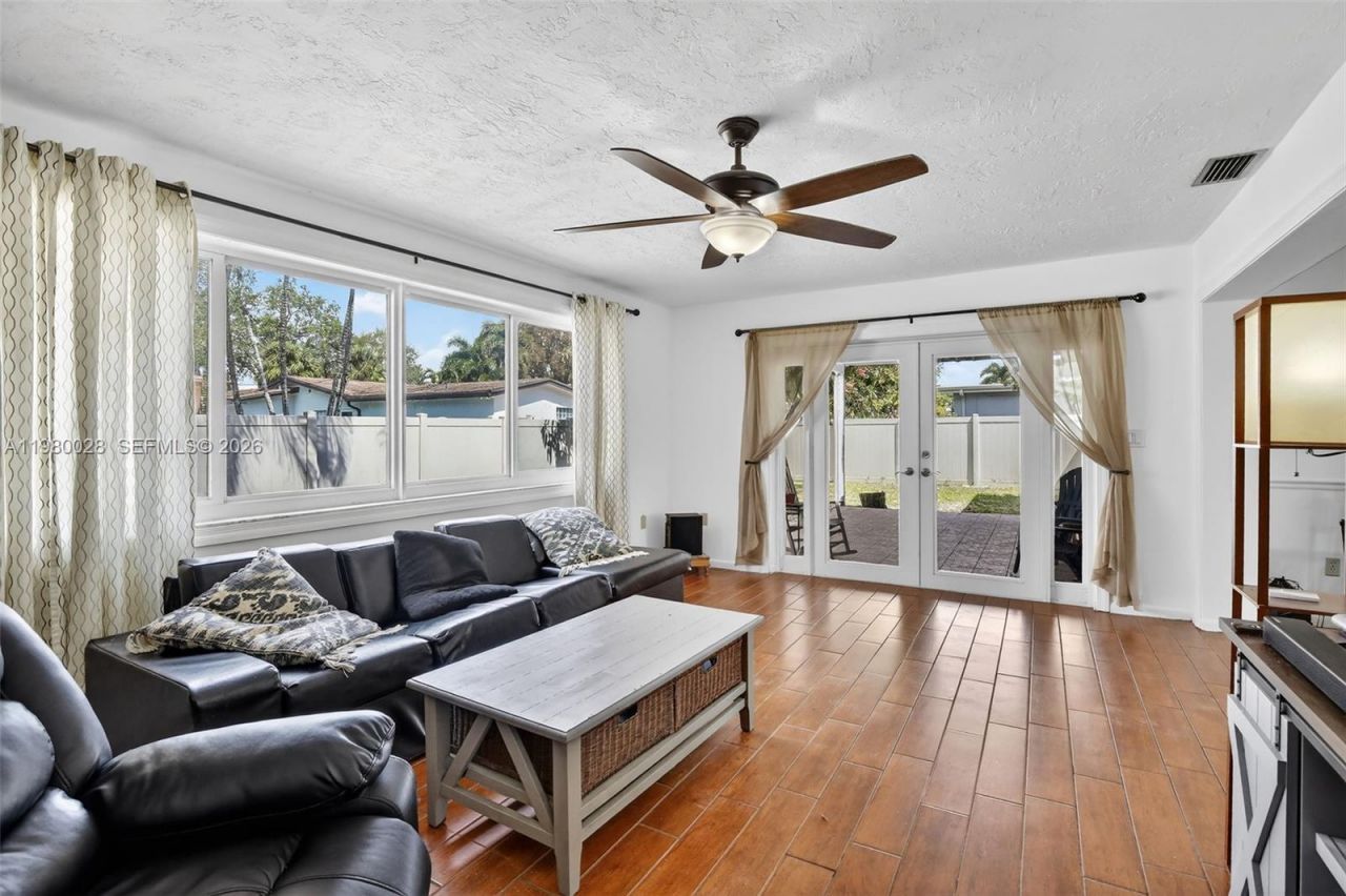 11501 NW 15th St , Pembroke Pines, FL 33026 Photo