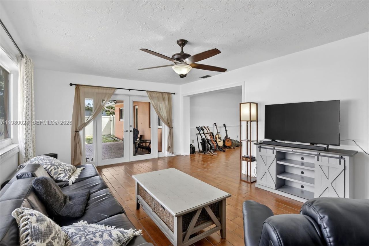 11501 NW 15th St , Pembroke Pines, FL 33026 Photo