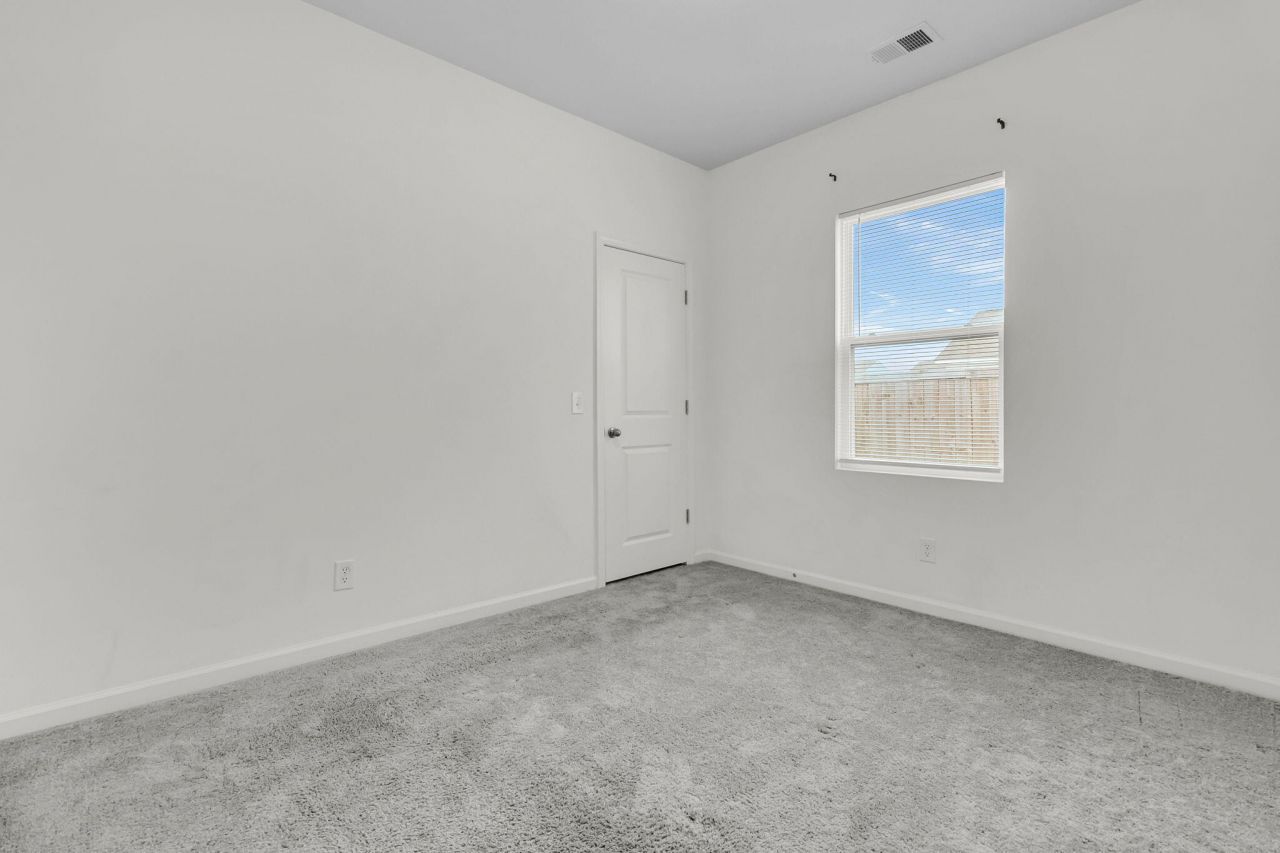 475 Pender Woods Drive Photo 17