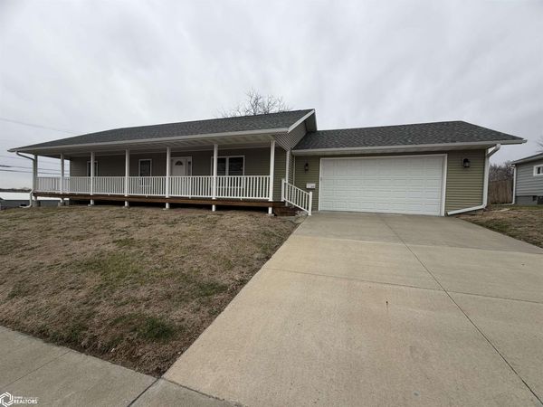 1227 W Washington Street, Centerville, IA 52544