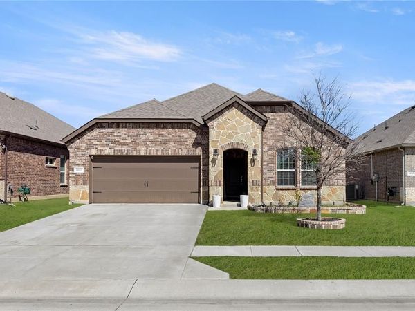 11017 Los Alamos Drive, Aubrey, TX 76227