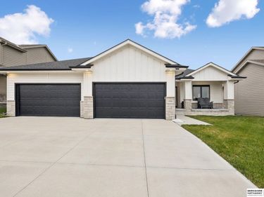 19904 Briar Street, Gretna, NE 68028