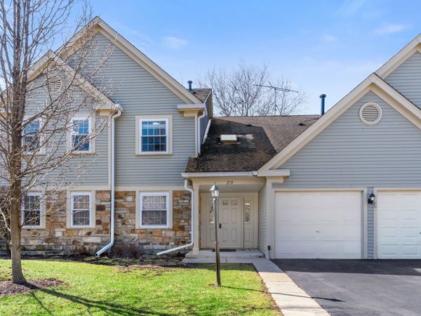 210 Dublin Lane, Unit V2, Schaumburg, IL 60194