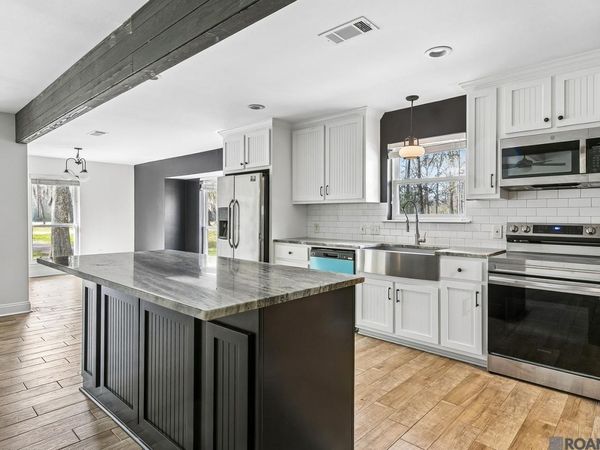 39006 Camp Dr, Prairieville, LA 70769