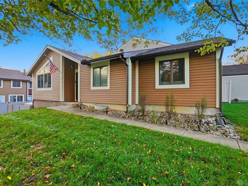 6042 Cinnamon Tree Court, Englewood, OH 45322 Photo 2