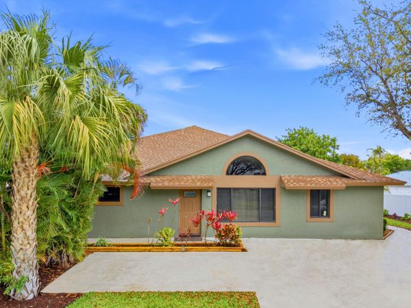 825 Dogwood Drive, Delray Beach, FL 33483