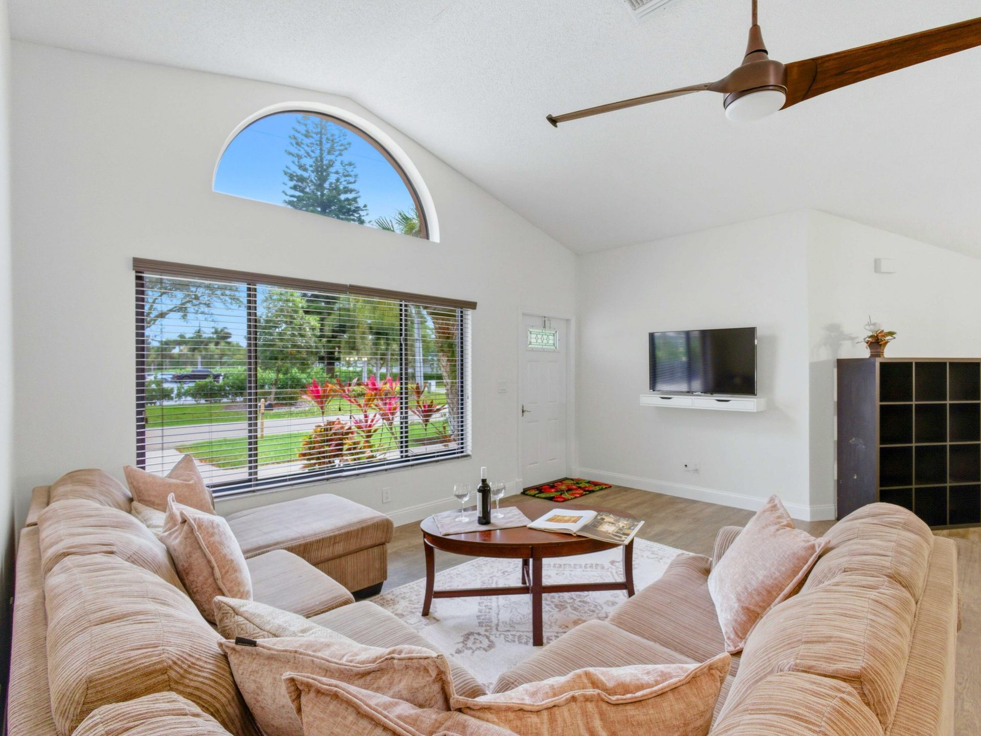 825 Dogwood Drive, Delray Beach, FL 33483 Photo