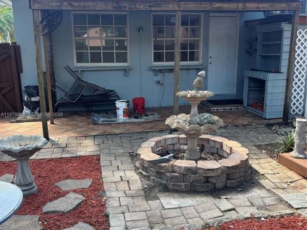 729 NE 2nd Ct , Hallandale Beach, FL 33009