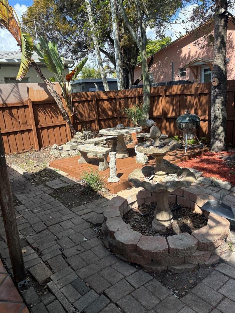 729 NE 2nd Ct , Hallandale Beach, FL 33009 Photo