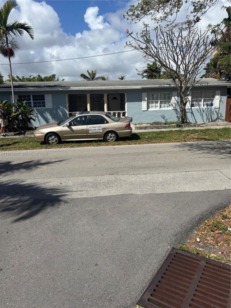 729 NE 2nd Ct , Hallandale Beach, FL 33009 Photo