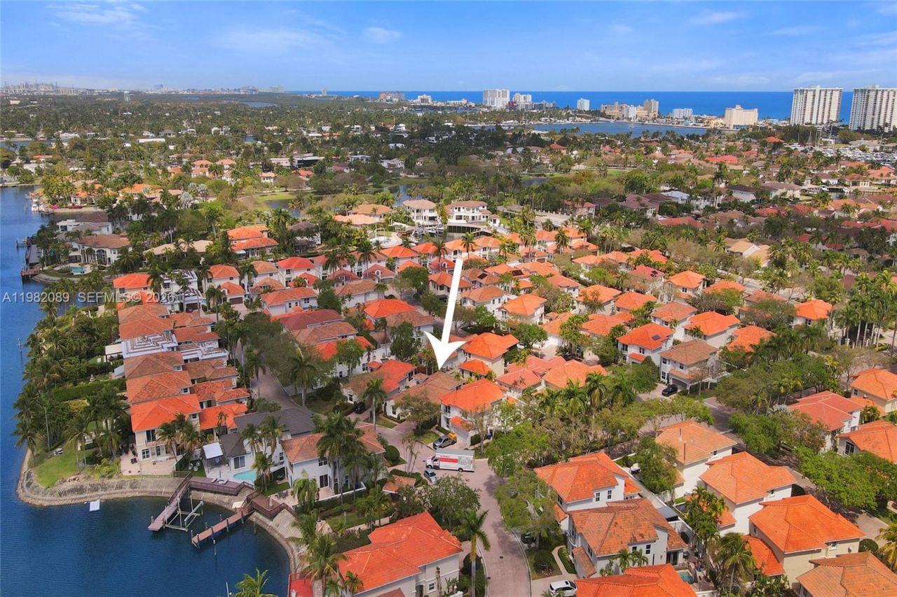 1459 Shoreline Way, Hollywood, FL 33019 Photo