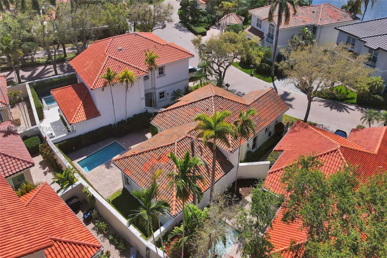 1459 Shoreline Way, Hollywood, FL 33019 Photo