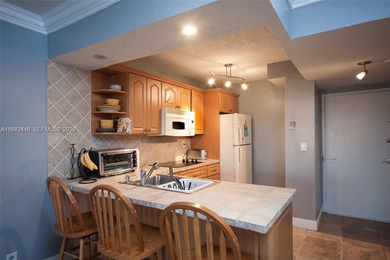 1455 N Treasure Dr, Unit 5E, North Bay Village, FL 33141 Photo