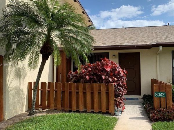 8042 SE Villa Cir, Unit 8042, Hobe Sound, FL 33455
